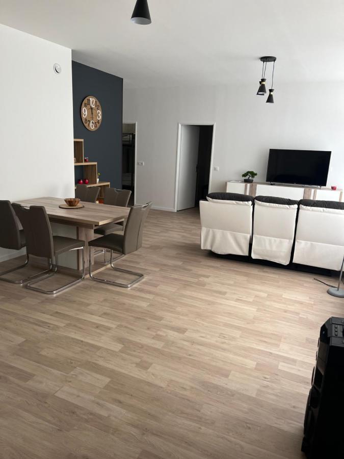 Appartement T4 140 M2 Spacieux Et Calme Pour 8 Personnes ลูซ-แซ็ง-โซเวอร์ ภายนอก รูปภาพ